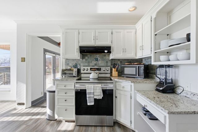 30 Summerland Ct, Little Rock, AR 72227