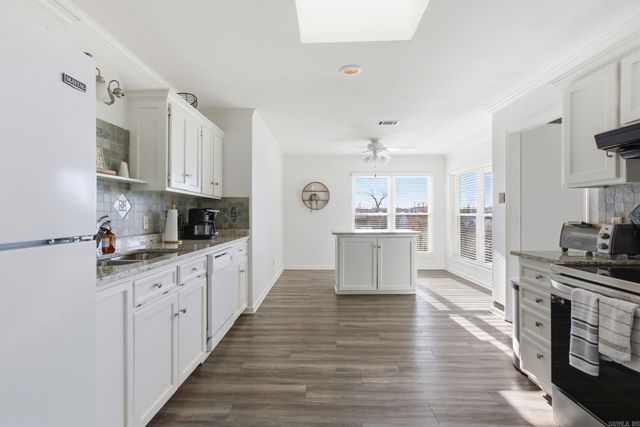 30 Summerland Ct, Little Rock, AR 72227