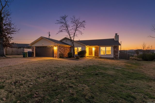 30 Summerland Ct, Little Rock, AR 72227