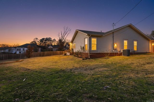 30 Summerland Ct, Little Rock, AR 72227