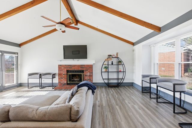 30 Summerland Ct, Little Rock, AR 72227