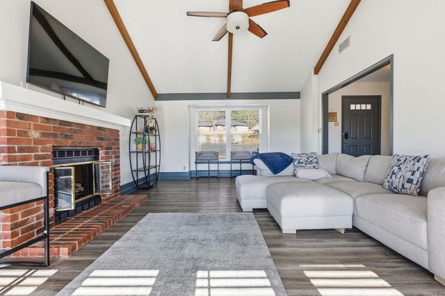 30 Summerland Ct, Little Rock, AR 72227