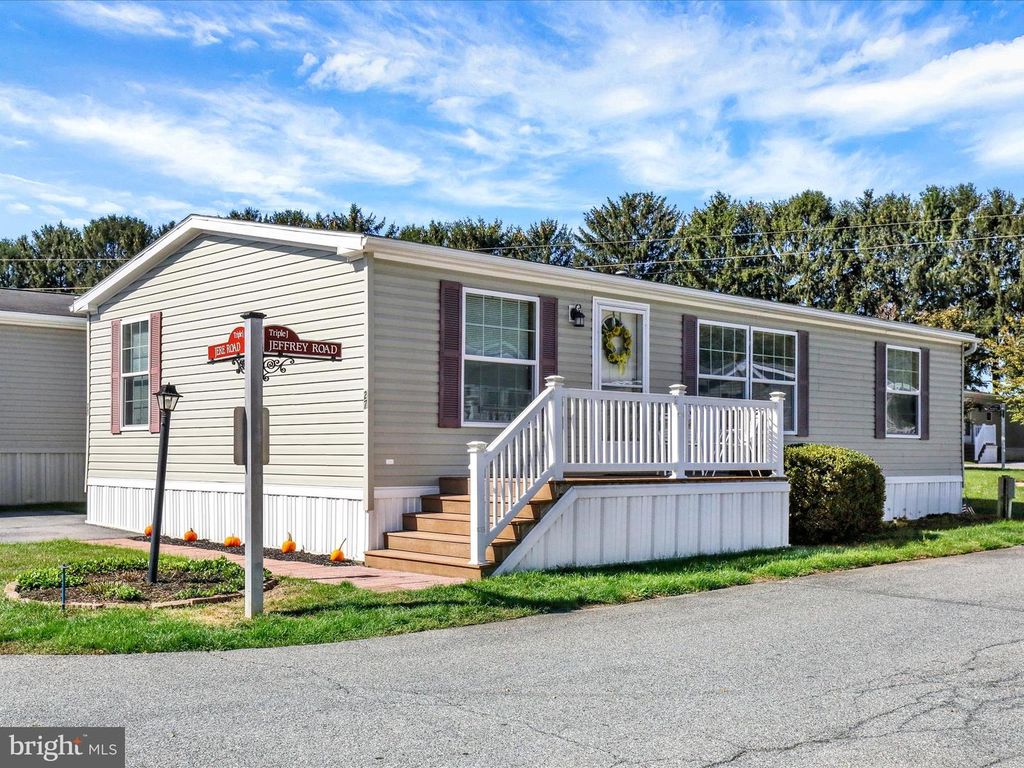 27 JERE RD, Gordonville, PA 17529
