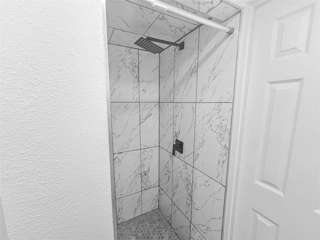 106 Silveroaks Street, Gun Barrel City, TX 75156