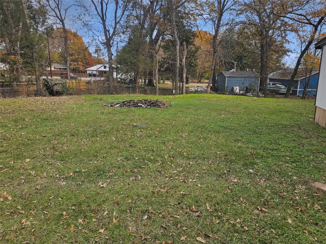 106 Silveroaks Street, Gun Barrel City, TX 75156