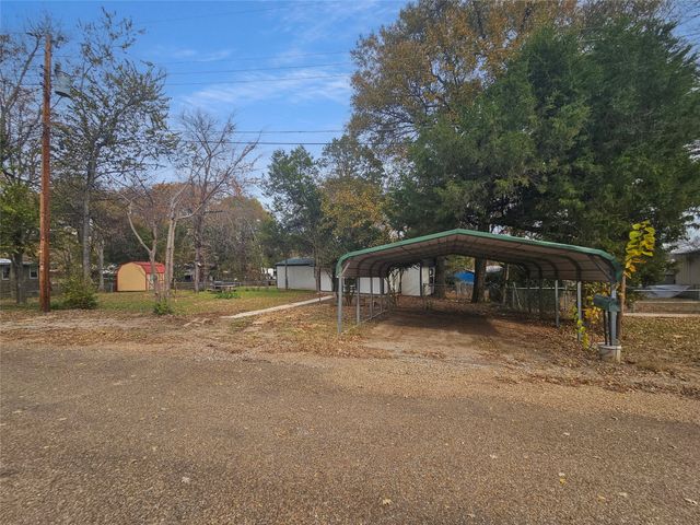 106 Silveroaks Street, Gun Barrel City, TX 75156