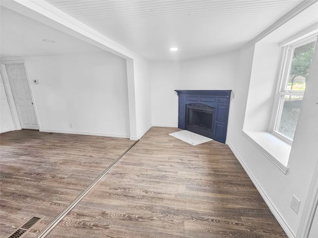 106 Silveroaks Street, Gun Barrel City, TX 75156