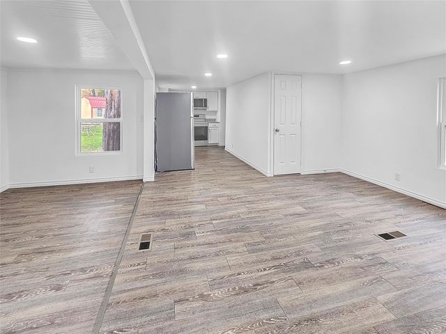 106 Silveroaks Street, Gun Barrel City, TX 75156