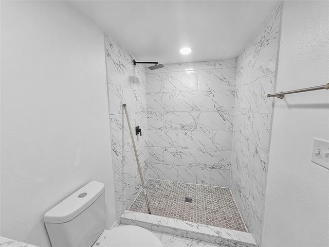 106 Silveroaks Street, Gun Barrel City, TX 75156