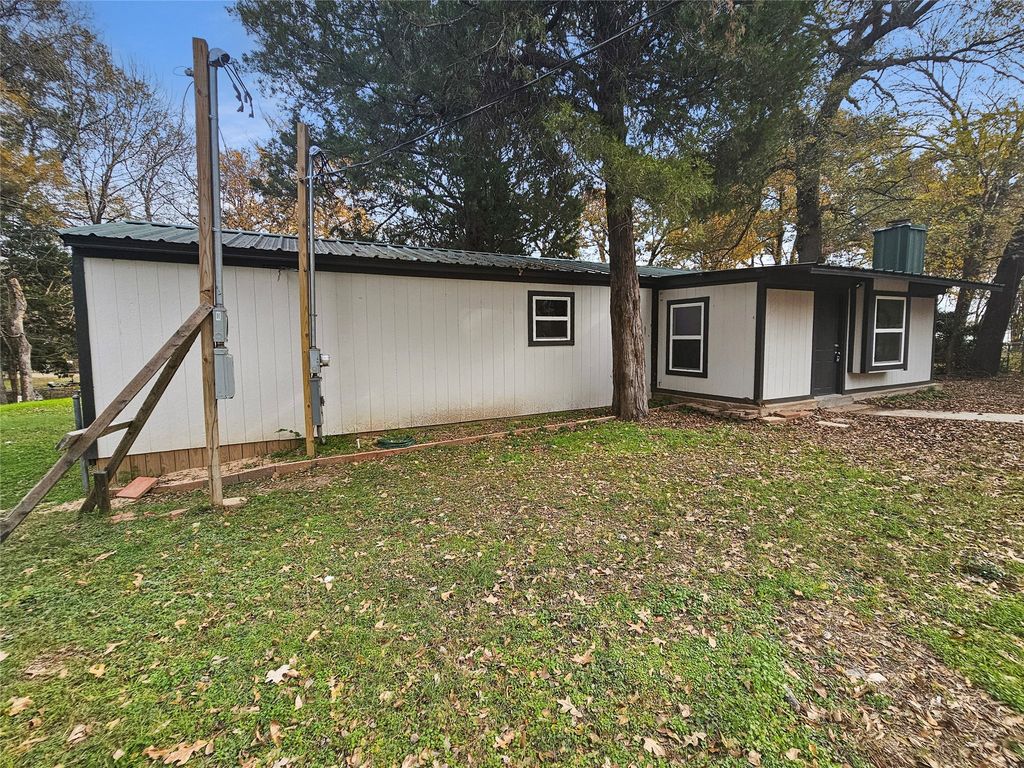 106 Silveroaks Street, Gun Barrel City, TX 75156