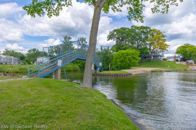 3412 W Clarice Avenue, Highland Charter Township, MI 48356