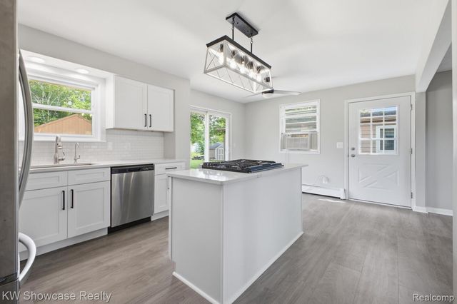 3412 W Clarice Avenue, Highland Charter Township, MI 48356