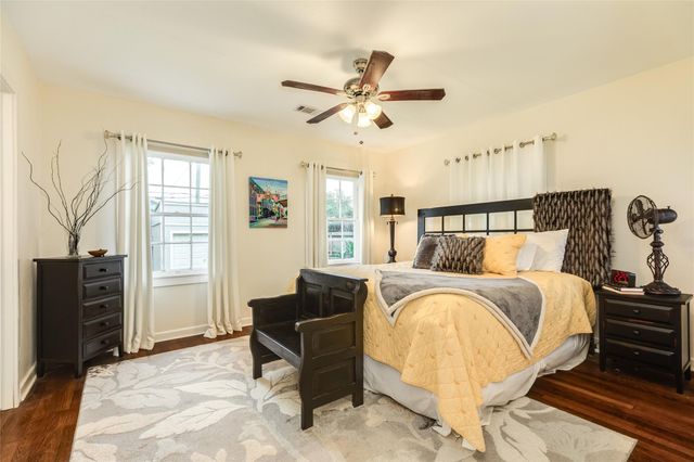 4824 Crockett Boulevard, Galveston, TX 77551
