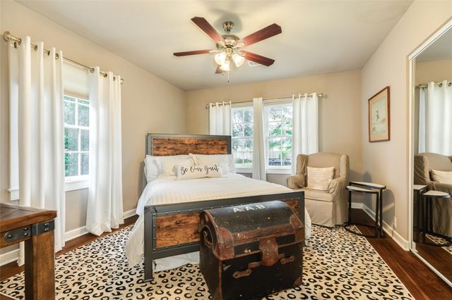 4824 Crockett Boulevard, Galveston, TX 77551