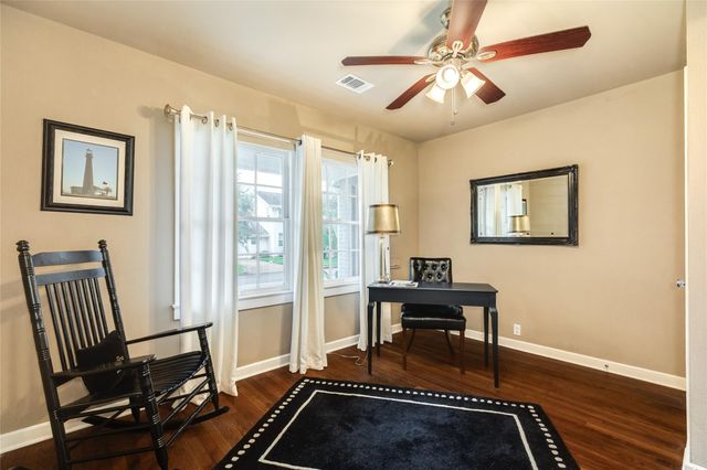 4824 Crockett Boulevard, Galveston, TX 77551