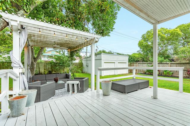 4824 Crockett Boulevard, Galveston, TX 77551