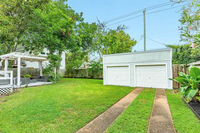 4824 Crockett Boulevard, Galveston, TX 77551
