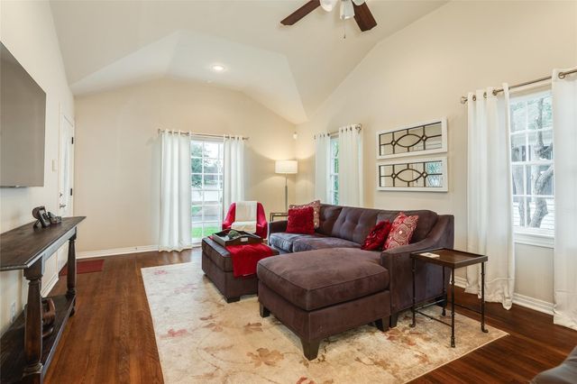 4824 Crockett Boulevard, Galveston, TX 77551