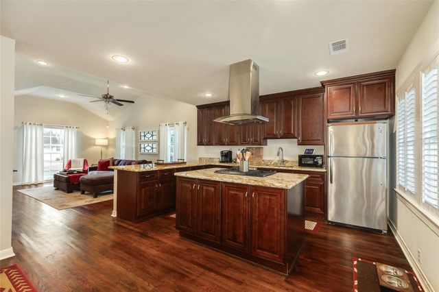 4824 Crockett Boulevard, Galveston, TX 77551