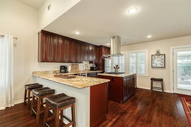 4824 Crockett Boulevard, Galveston, TX 77551