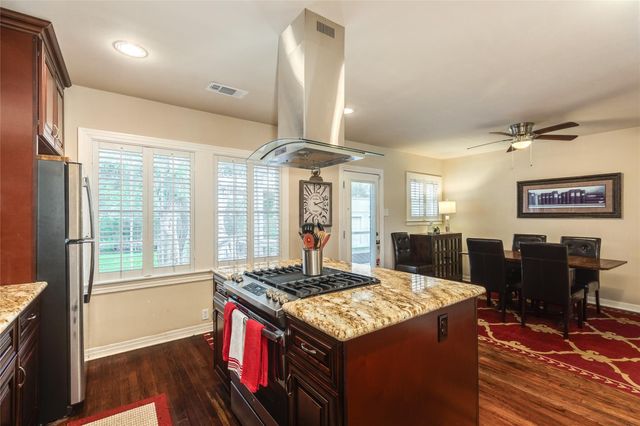 4824 Crockett Boulevard, Galveston, TX 77551