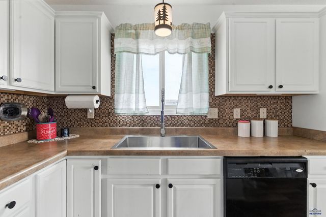 608 AIRWAY CT, Box Elder, SD 57719