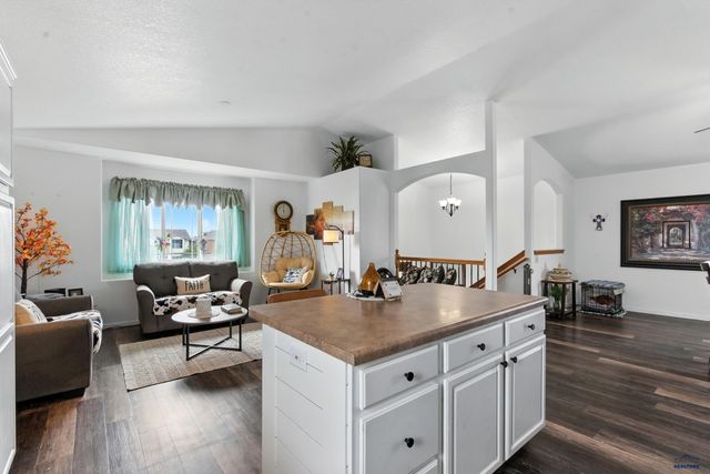 608 AIRWAY CT, Box Elder, SD 57719