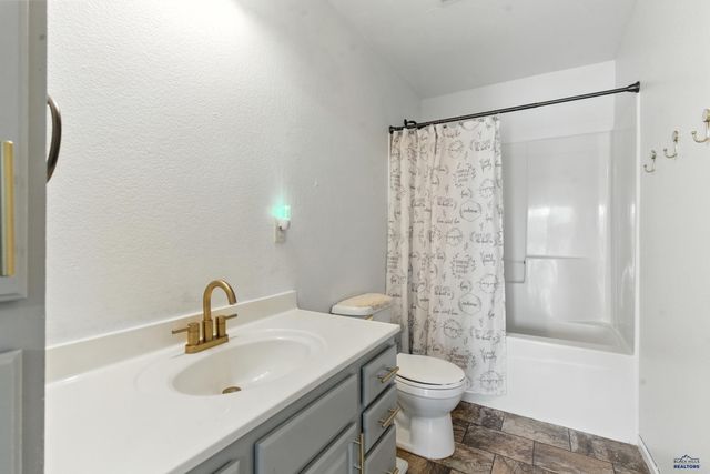 608 AIRWAY CT, Box Elder, SD 57719