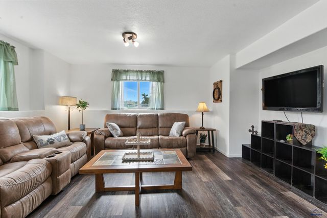 608 AIRWAY CT, Box Elder, SD 57719