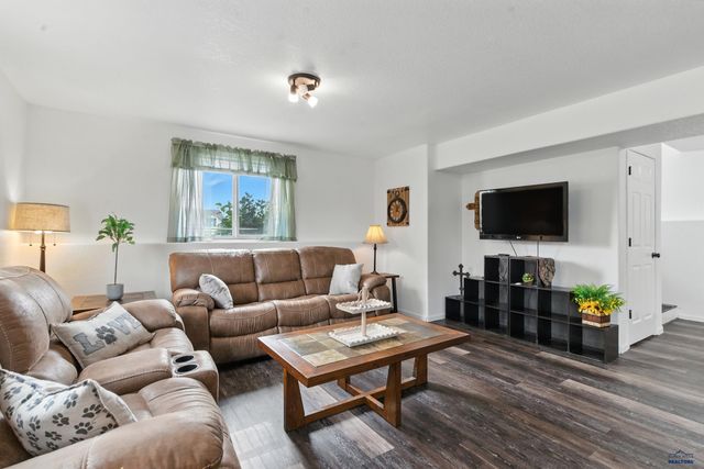 608 AIRWAY CT, Box Elder, SD 57719