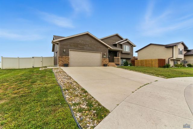 608 AIRWAY CT, Box Elder, SD 57719