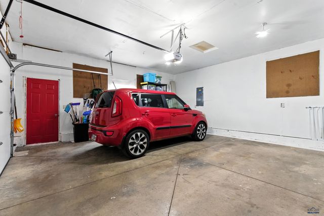 608 AIRWAY CT, Box Elder, SD 57719