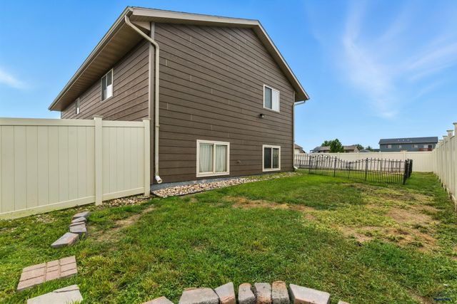 608 AIRWAY CT, Box Elder, SD 57719