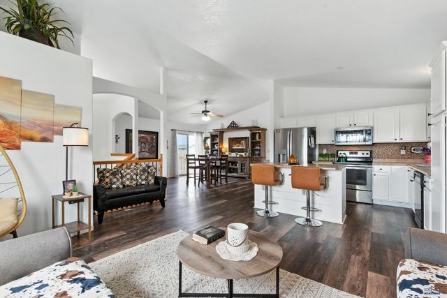 608 AIRWAY CT, Box Elder, SD 57719