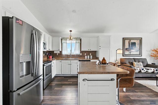 608 AIRWAY CT, Box Elder, SD 57719