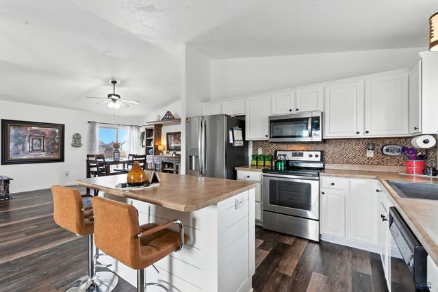 608 AIRWAY CT, Box Elder, SD 57719