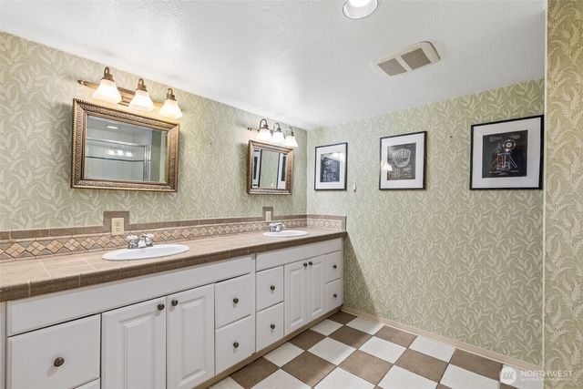 16530 76th Avenue W, Edmonds, WA 98026