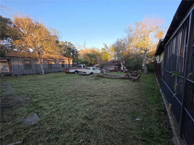 230 Shawnee St, Corpus Christi, TX 78405