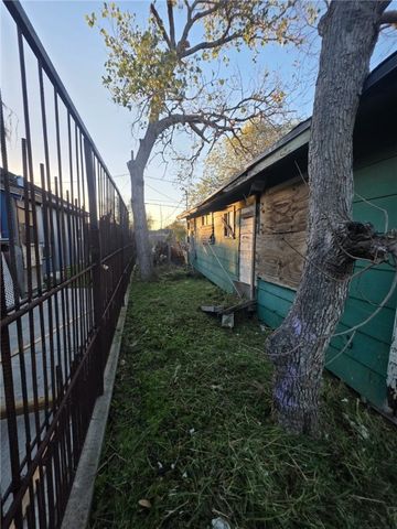 230 Shawnee St, Corpus Christi, TX 78405