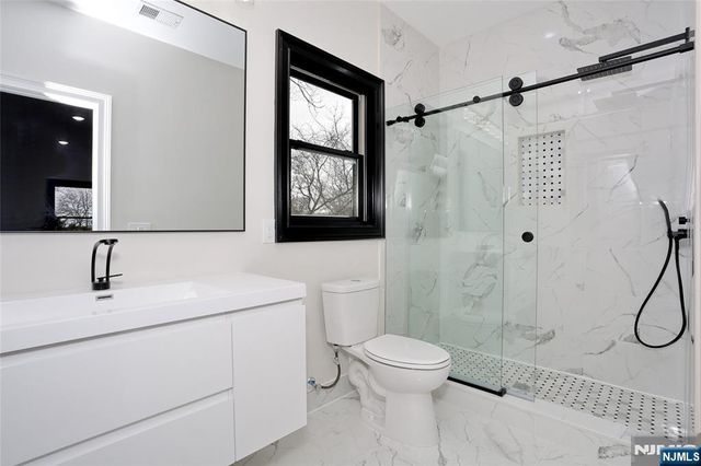 592 Fermery Drive, New Milford, NJ 07646