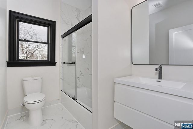 592 Fermery Drive, New Milford, NJ 07646