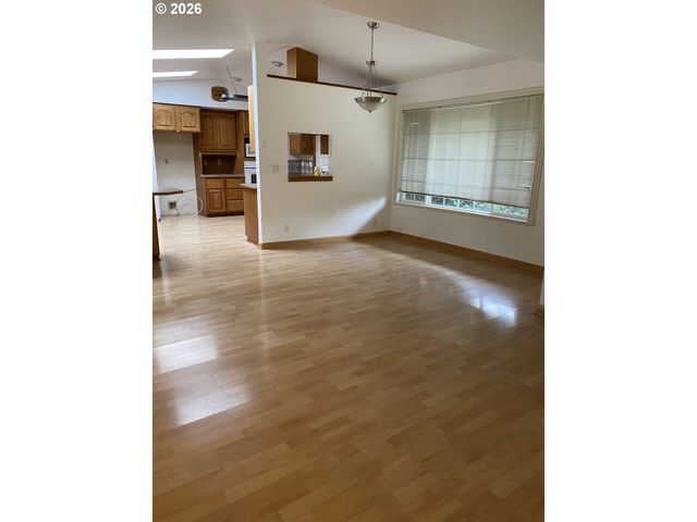 2850 RIVIERA Ct, Springfield, OR 97477
