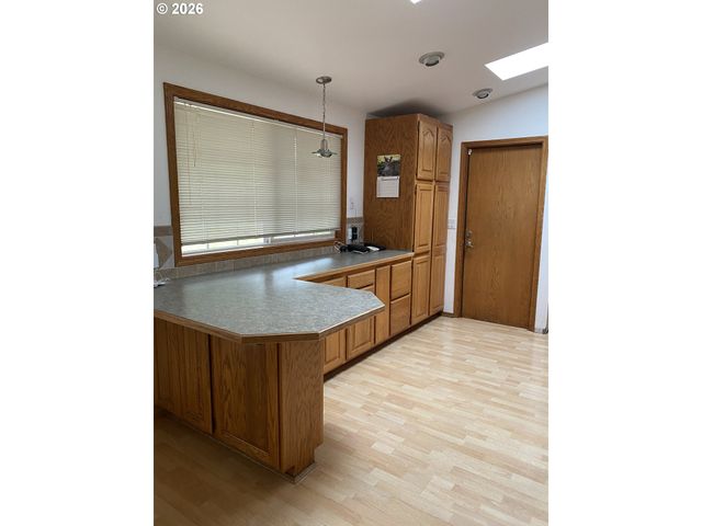 2850 RIVIERA Ct, Springfield, OR 97477