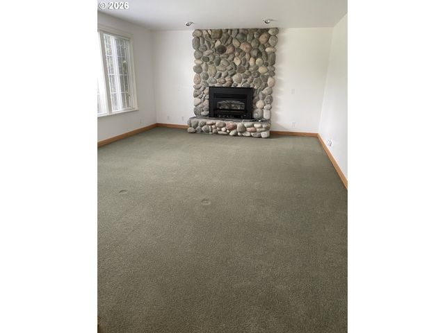 2850 RIVIERA Ct, Springfield, OR 97477