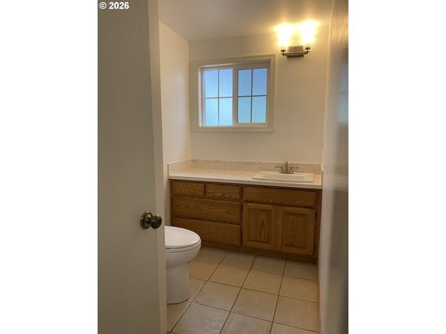2850 RIVIERA Ct, Springfield, OR 97477