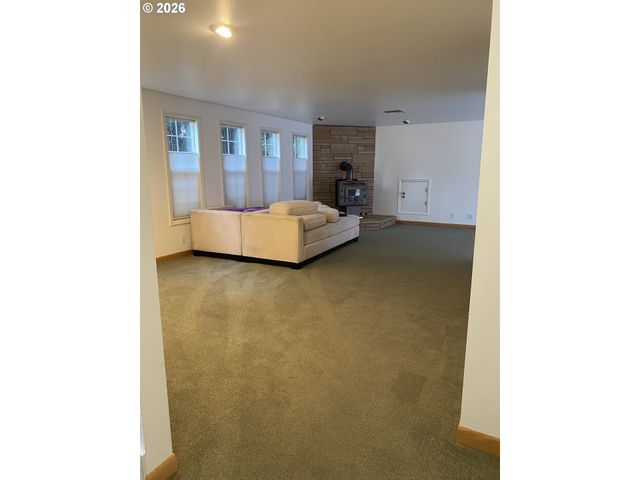 2850 RIVIERA Ct, Springfield, OR 97477