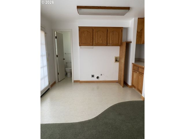 2850 RIVIERA Ct, Springfield, OR 97477