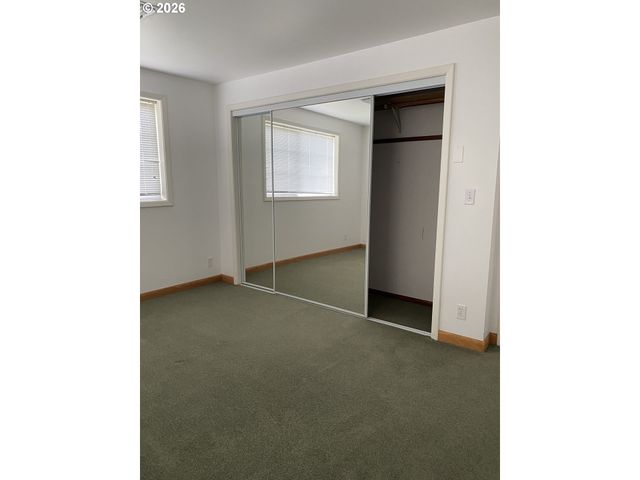 2850 RIVIERA Ct, Springfield, OR 97477