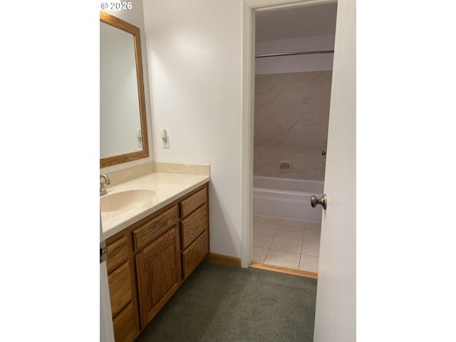 2850 RIVIERA Ct, Springfield, OR 97477