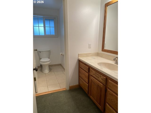 2850 RIVIERA Ct, Springfield, OR 97477
